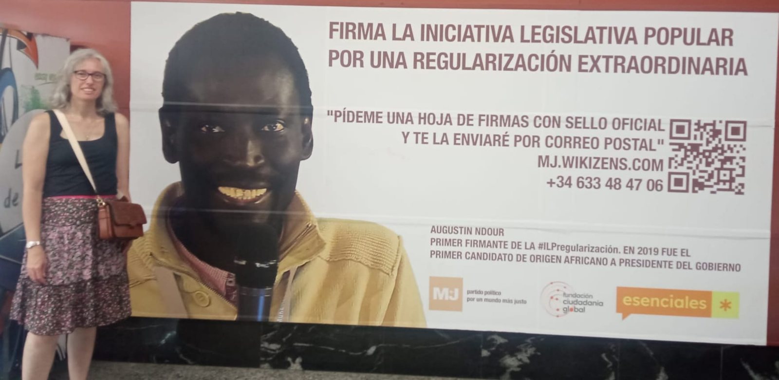 Cartel de la campaña con la fotografía de Augustin Ndour y el texto «Firma la Iniciativa Legislativa Popular por una regularización extraordinaria»
